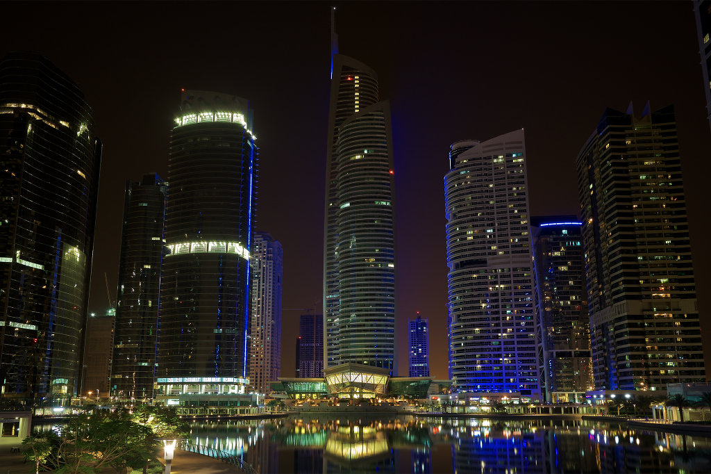 Walking tour of Jumeirah Lake Towers at night (View #3)