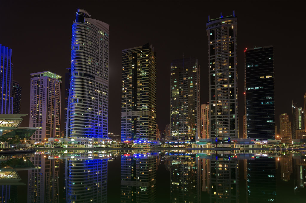 Walking tour of Jumeirah Lake Towers at night (View #2)