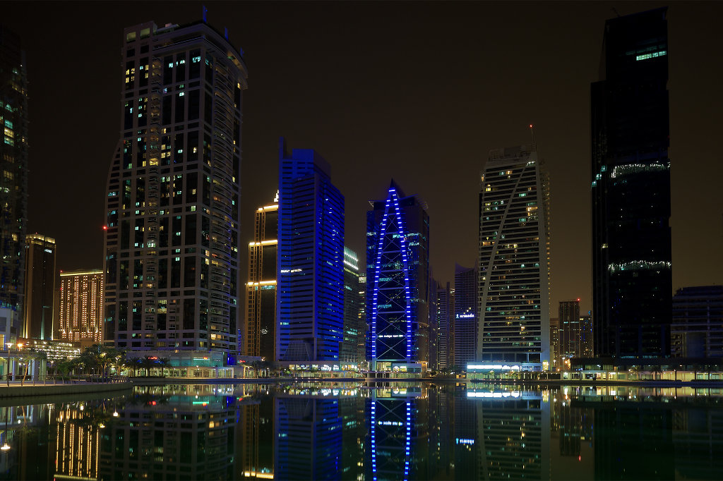 Walking tour of Jumeirah Lake Towers at night (View #1)