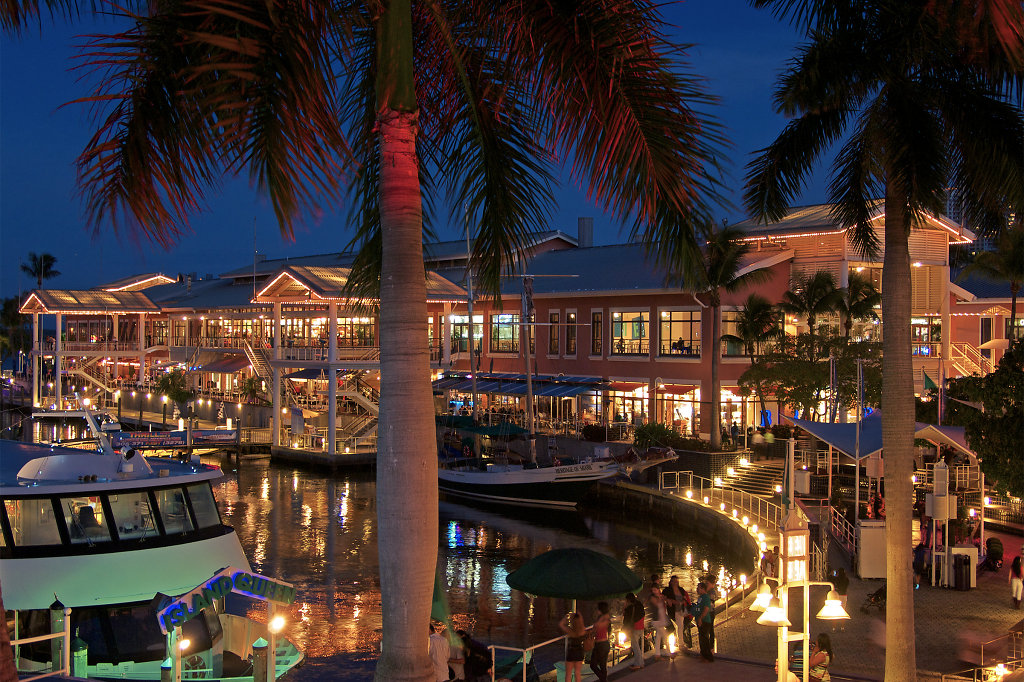 Bayside Marketplace at night