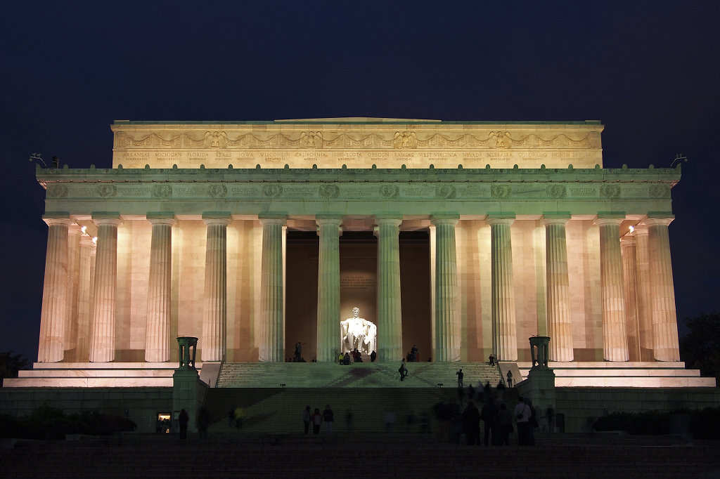 Lincoln Memorial at night