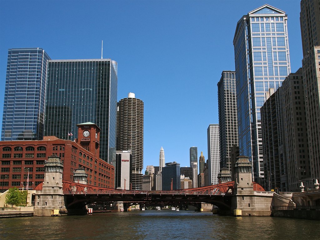 Upstream the Chicago River