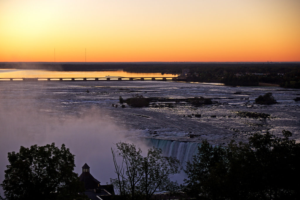 Horseshoe Falls at sunset