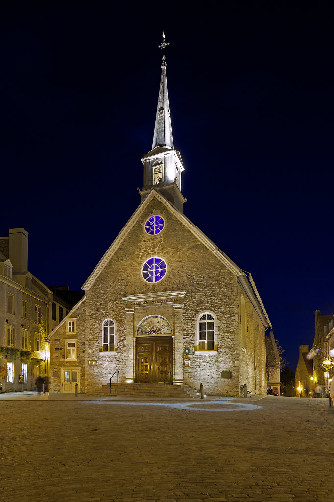 Notre-Dame-des-Victoires at night